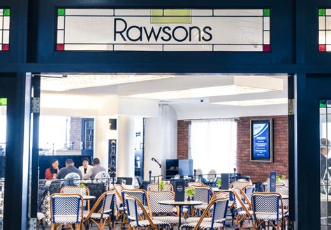 Walk past the Pokies to a great dining .